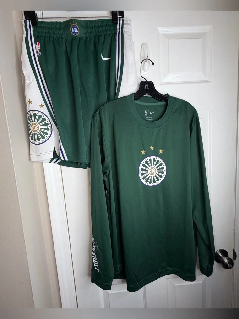 NWT Nike Detroit Pistons Men’s Large 38 Shorts Shirt Set 22/23 City Edition NBA